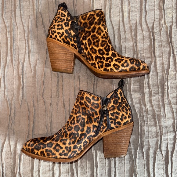 NWT - Sofft Tamula Animal Print bootie sz 9 - Picture 2 of 7